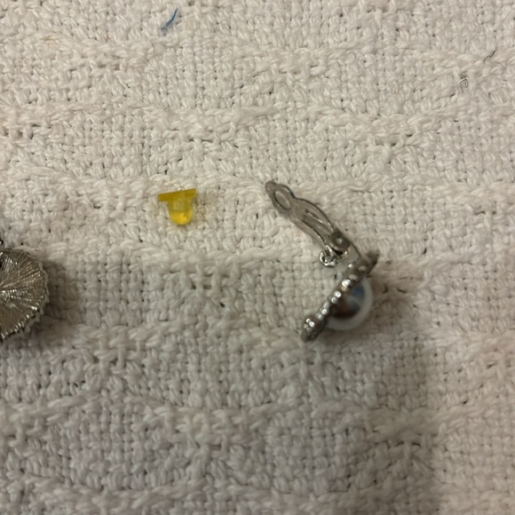 SALE 3 for $15 Sparkly clip on earrings - Picture 5 of 6